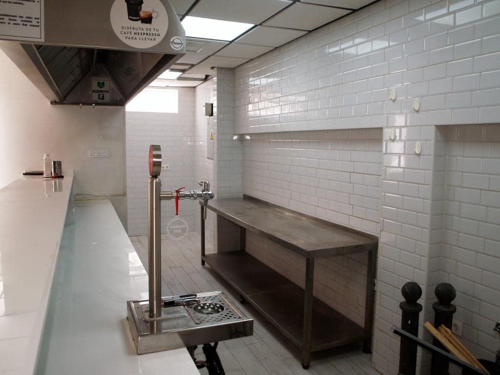 Restaurant/Bar for sale in Benalmadena - € 195,000 (Ref: 9428347)