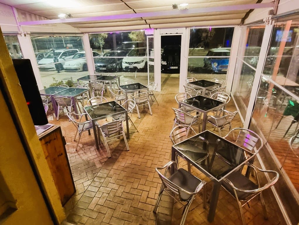 Restaurant/Bar for sale in Fuengirola - € 180,000 (Ref: 9428350)