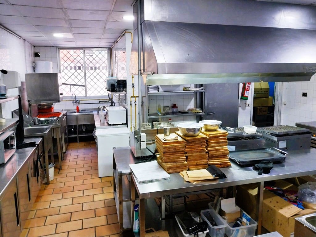 Restaurant/Bar for sale in Fuengirola - € 180,000 (Ref: 9428350)