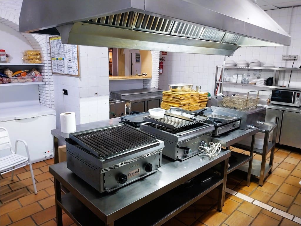 Restaurant/Bar for sale in Fuengirola - € 180,000 (Ref: 9428350)