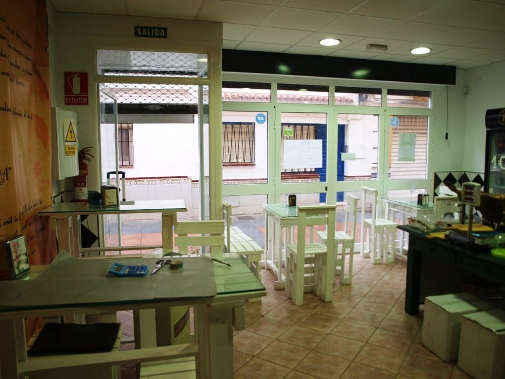 Restaurant/Bar for sale in Fuengirola - € 175,000 (Ref: 9428356)