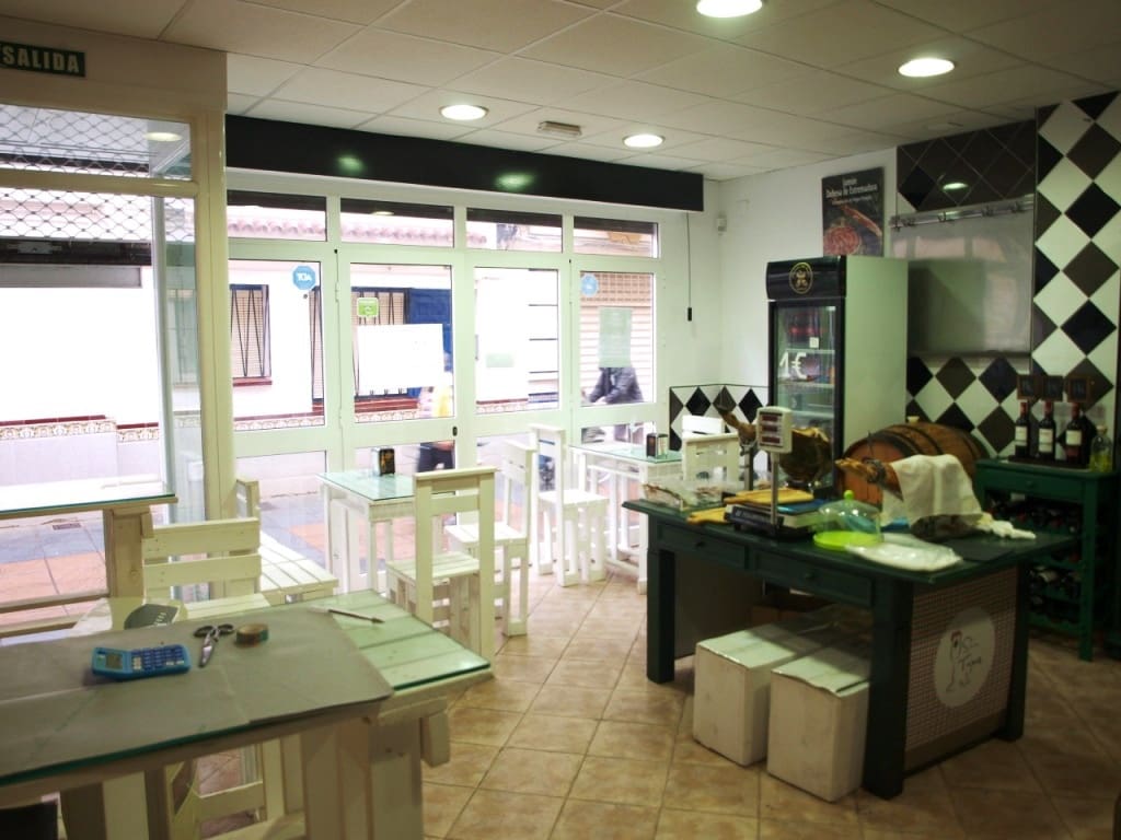 Restaurant/Bar for sale in Fuengirola - € 175,000 (Ref: 9428356)