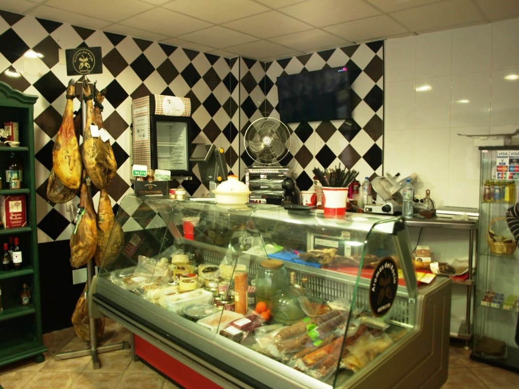 Restaurant/Bar for sale in Fuengirola - € 175,000 (Ref: 9428356)