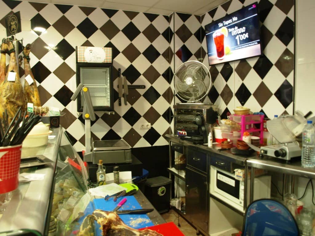 Restaurant/Bar for sale in Fuengirola - € 175,000 (Ref: 9428356)