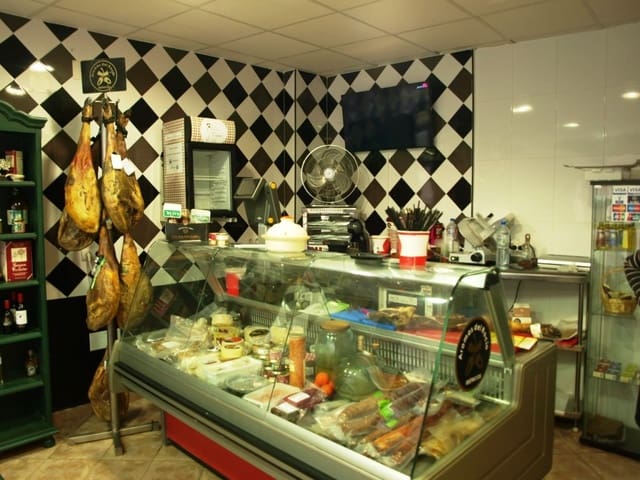 Restaurant/Bar for sale in Fuengirola - € 175,000 (Ref: 9428356)