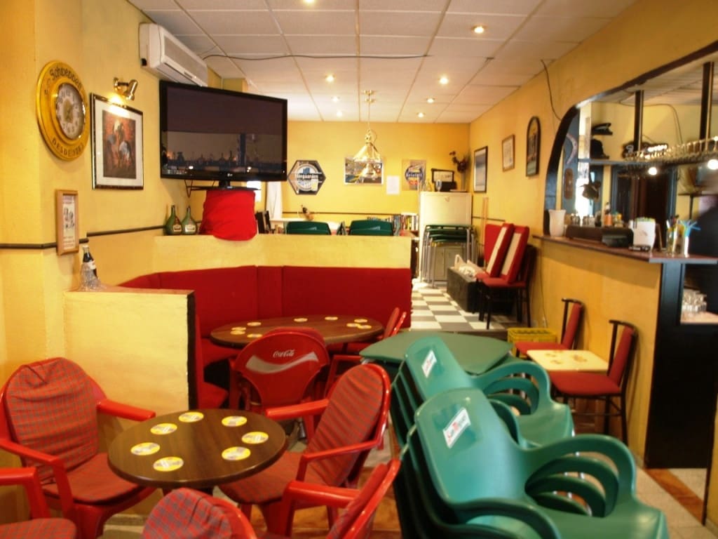 Restaurant/Bar for sale in Torremolinos - € 159,950 (Ref: 9428367)