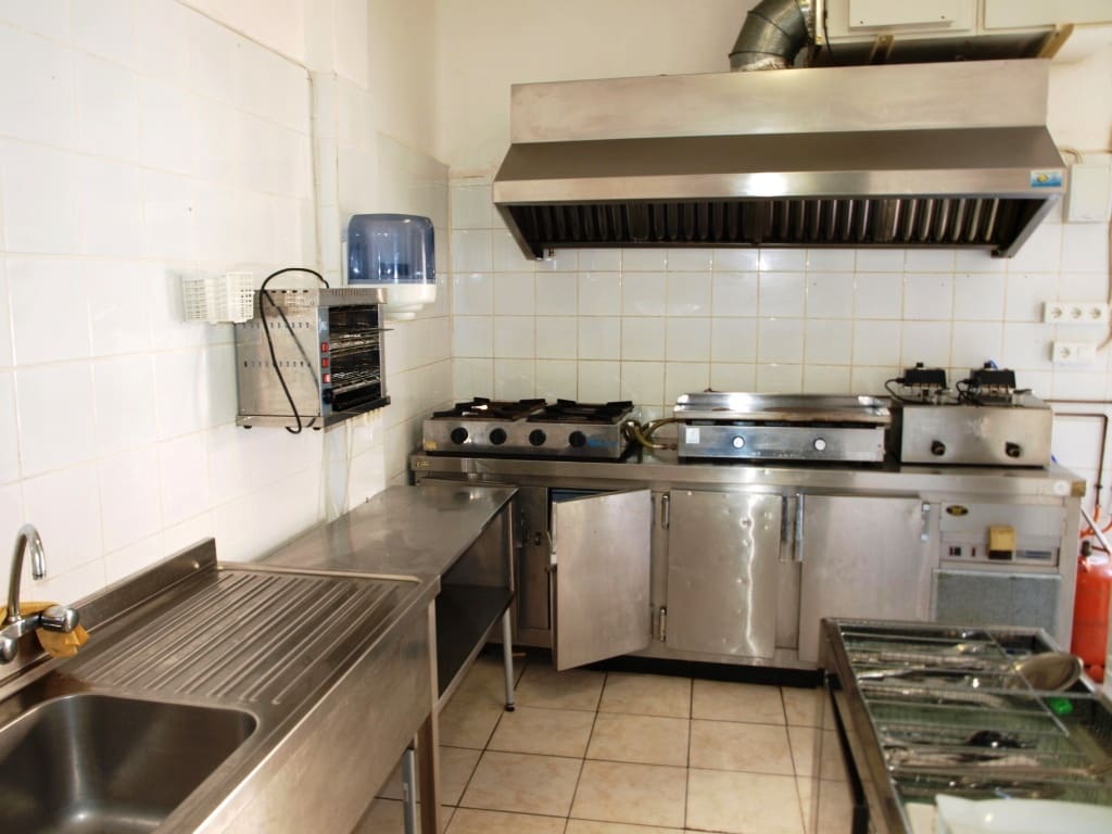 Restaurant/Bar for sale in Torremolinos - € 155,000 (Ref: 9428373)