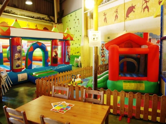 Business for sale in Fuengirola - € 150,000 (Ref: 9428374)