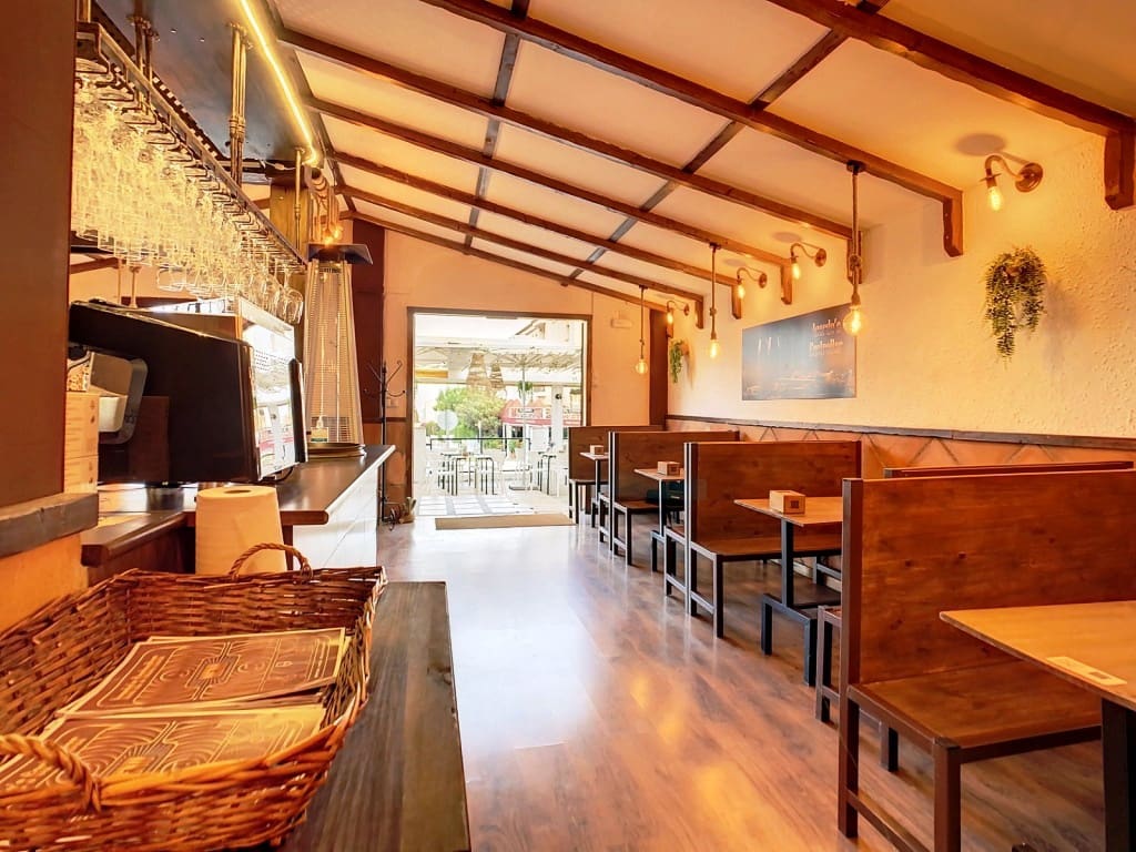 Restaurant/Bar for sale in Torremolinos - € 129,950 (Ref: 9428386)