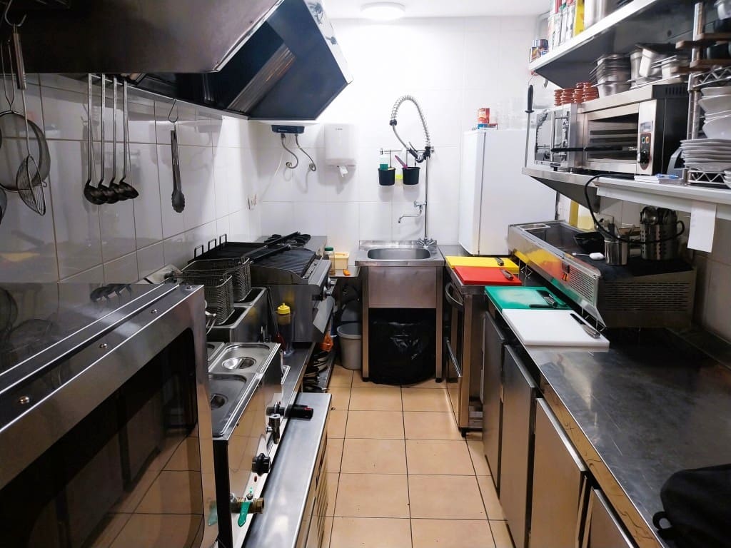Restaurant/Bar for sale in Benalmadena - € 49,950 (Ref: 9428387)