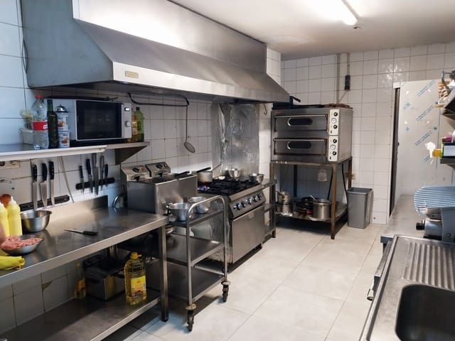 Restaurant/Bar for sale in Fuengirola - € 125,000 (Ref: 9428391)