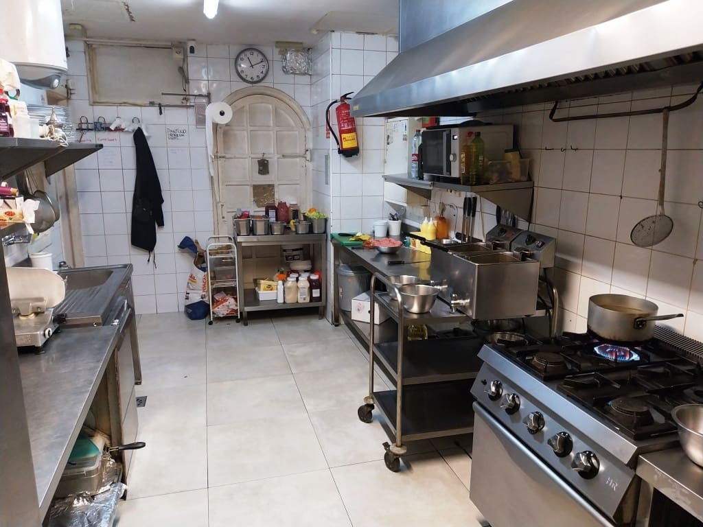 Restaurant/Bar for sale in Fuengirola - € 125,000 (Ref: 9428391)