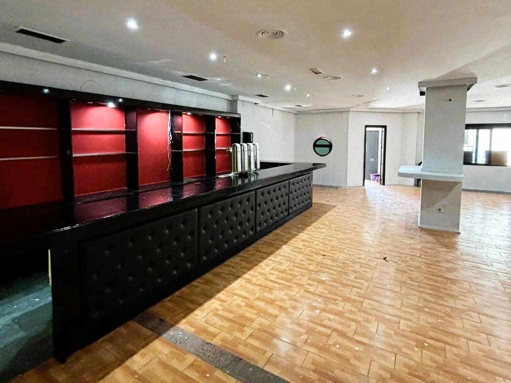 Restaurant/Bar for sale in Torremolinos - € 99,950 (Ref: 9428398)