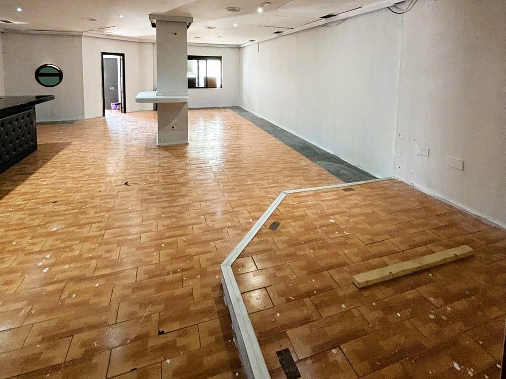 Restaurant/Bar for sale in Torremolinos - € 99,950 (Ref: 9428398)