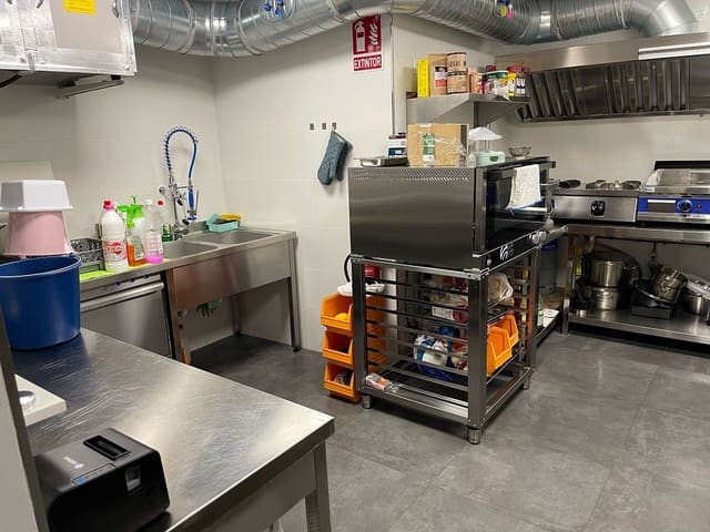 Restaurant/Bar for sale in Fuengirola - € 89,950 (Ref: 9428402)