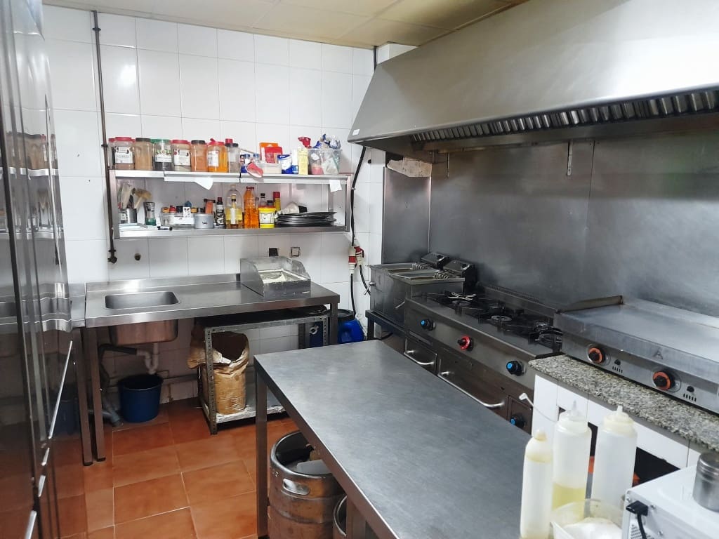 Restaurant/Bar for sale in Fuengirola - € 69,950 (Ref: 9428417)