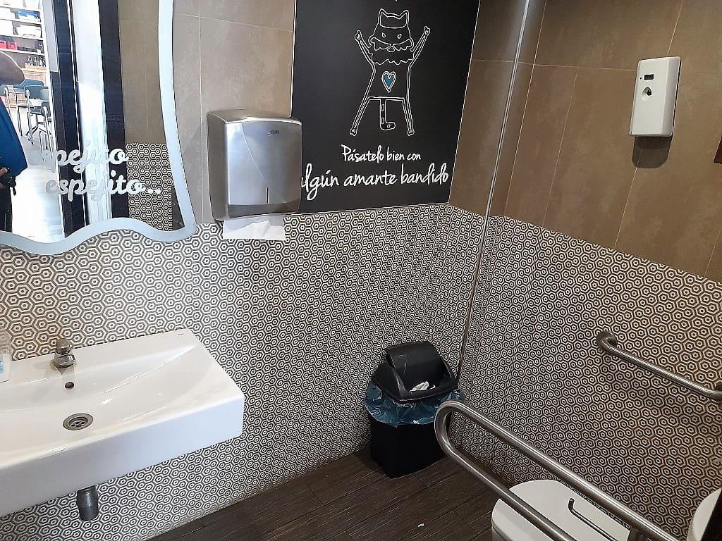 Restaurant/Bar for sale in Fuengirola - € 69,950 (Ref: 9428418)