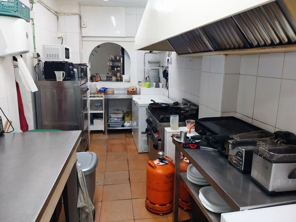 Restaurant/Bar for sale in Fuengirola - € 54,950 (Ref: 9428437)