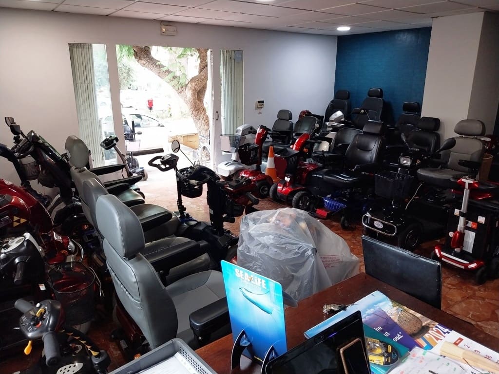 Business for sale in Benalmadena - € 49,950 (Ref: 9428444)