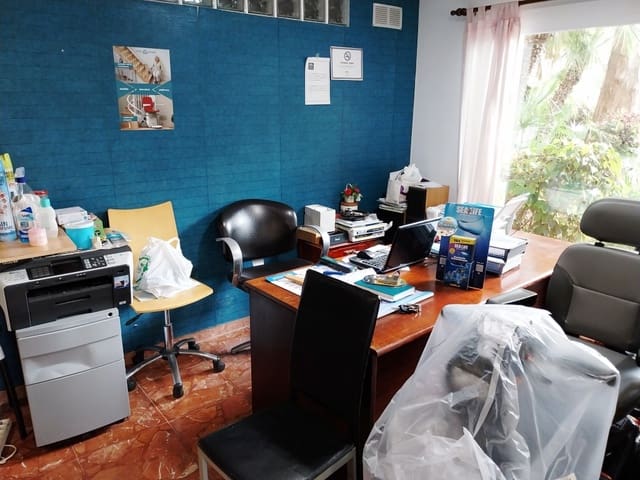 Business for sale in Benalmádena - € 49,950 (Ref: 9428444)