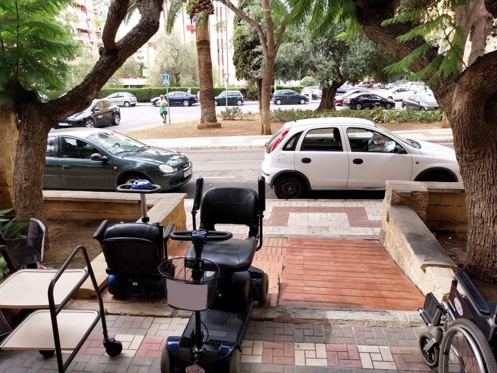 Business for sale in Benalmadena - € 49,950 (Ref: 9428444)