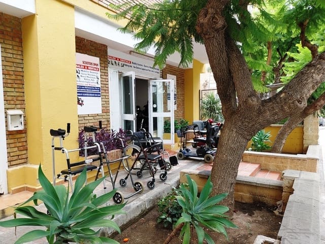 Business for sale in Benalmádena - € 49,950 (Ref: 9428444)