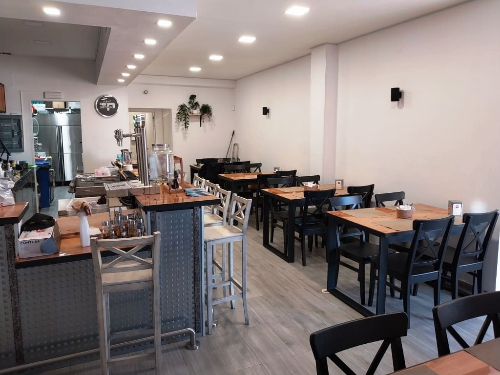 Restaurant/Bar for sale in Benalmadena - € 39,950 (Ref: 9428458)