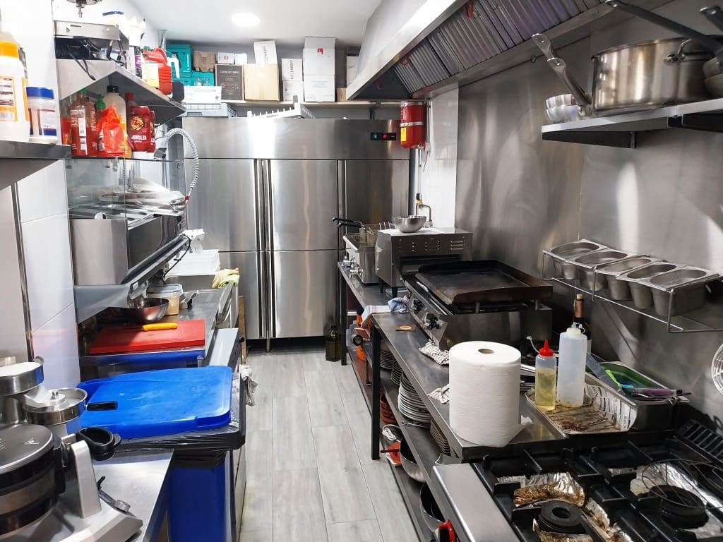 Restaurant/Bar for sale in Benalmadena - € 39,950 (Ref: 9428458)