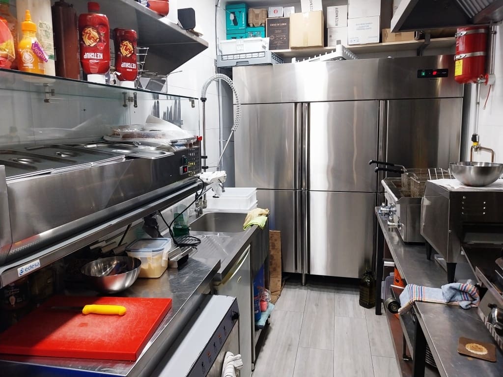 Restaurant/Bar for sale in Benalmadena - € 39,950 (Ref: 9428458)