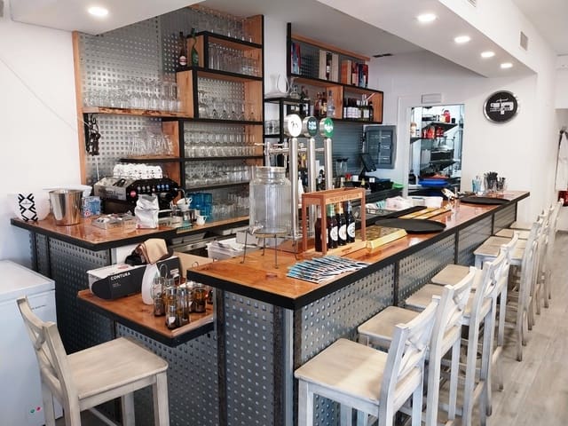Restaurant/Bar for sale in Benalmádena - € 39,950 (Ref: 9428458)