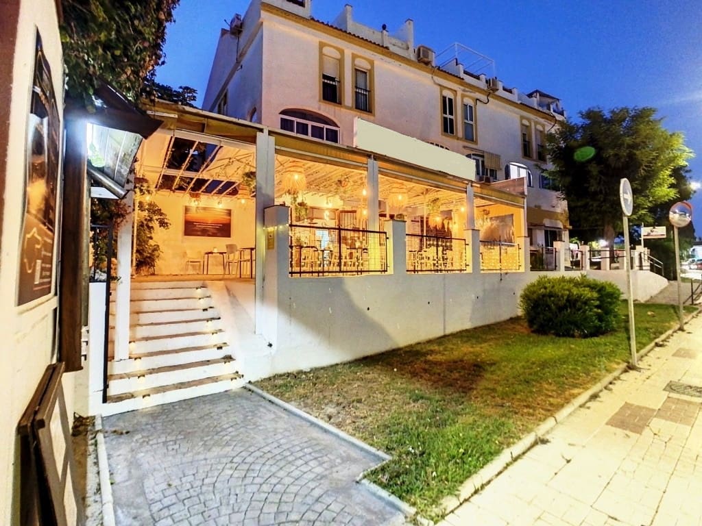 Restaurant/Bar for sale in Torremolinos - € 26,950 (Ref: 9428473)