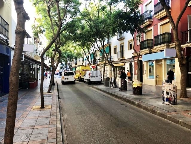 Business for sale in Fuengirola - € 24,950 (Ref: 9428476)