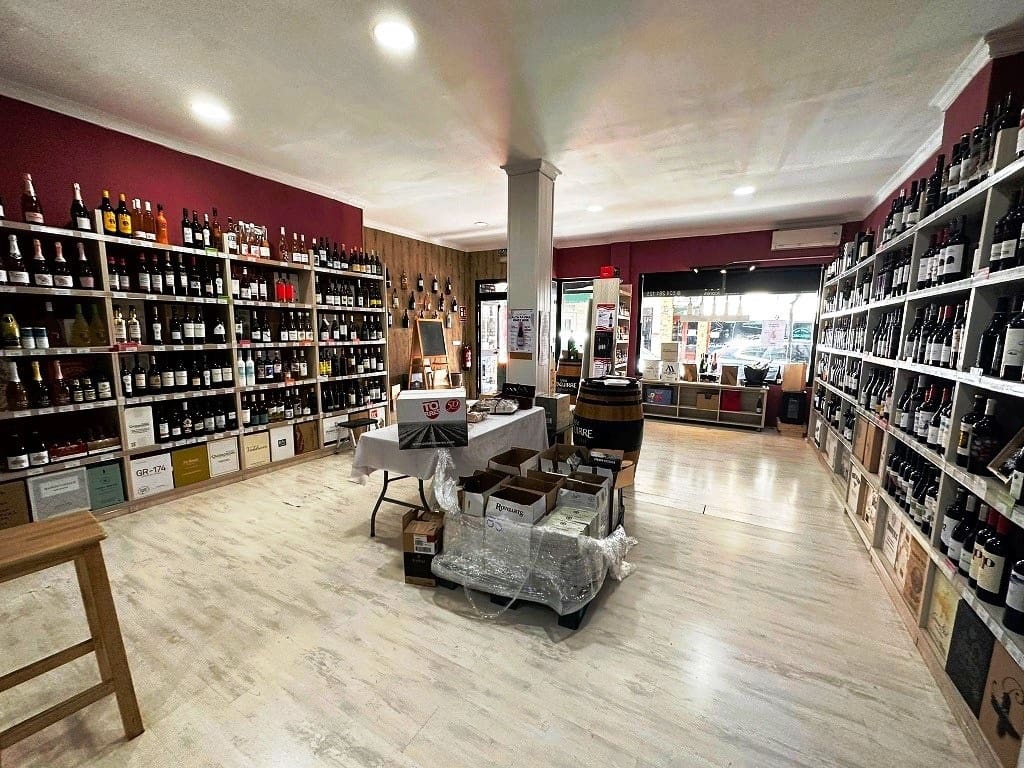 Business for sale in Fuengirola - € 24,950 (Ref: 9428476)
