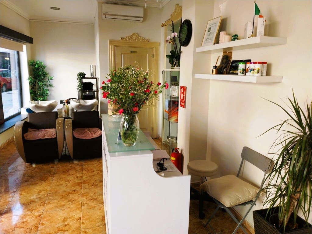 Business for sale in Fuengirola - € 24,950 (Ref: 9428478)