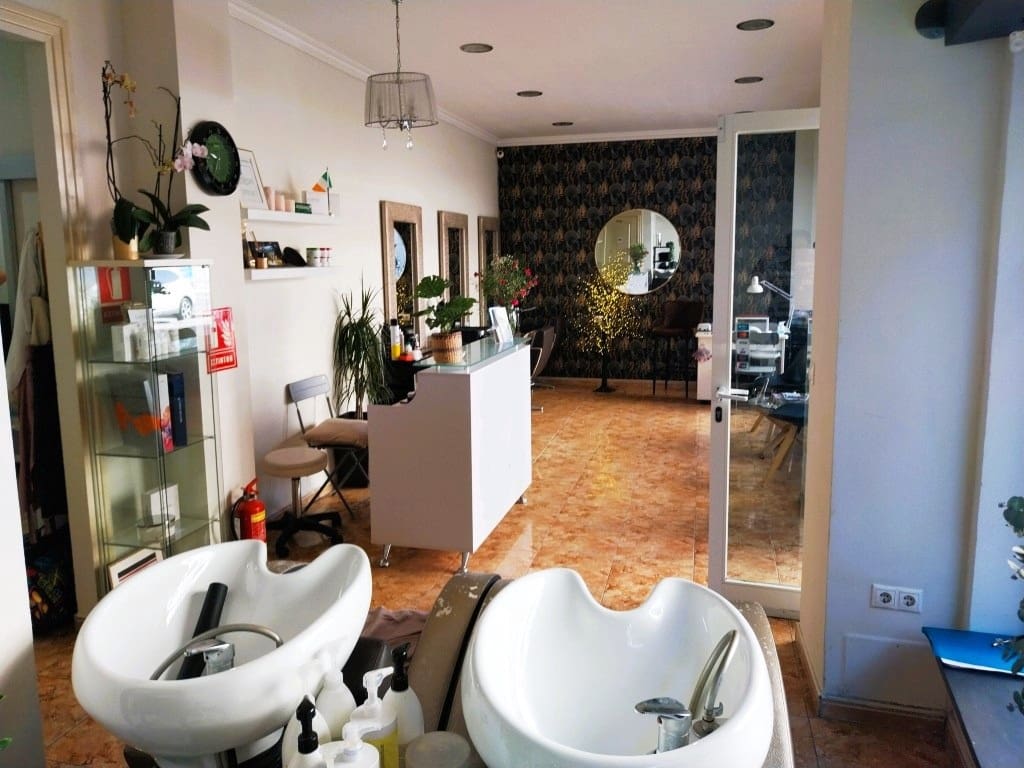 Business for sale in Fuengirola - € 24,950 (Ref: 9428478)