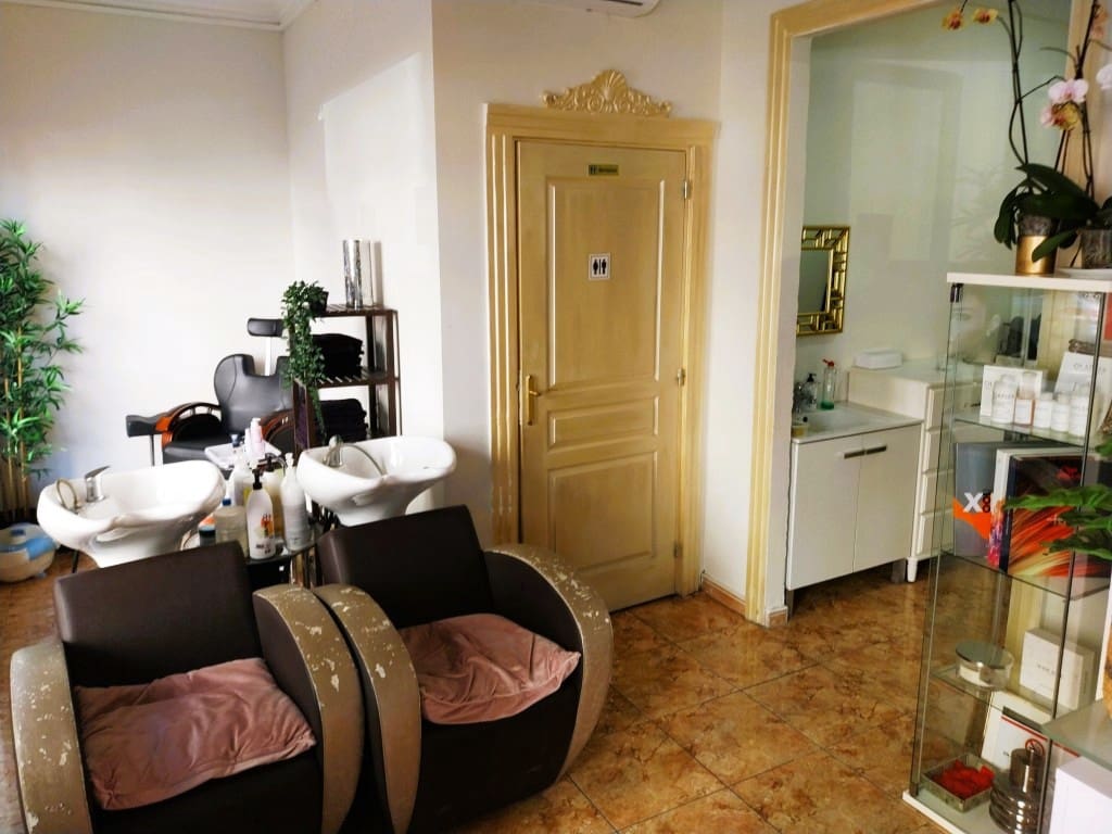 Business for sale in Fuengirola - € 24,950 (Ref: 9428478)