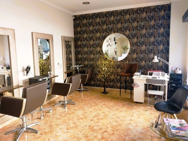 Business for sale in Fuengirola - € 24,950 (Ref: 9428478)