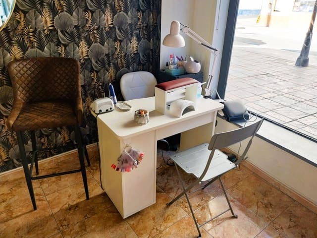 Business for sale in Fuengirola - € 24,950 (Ref: 9428478)