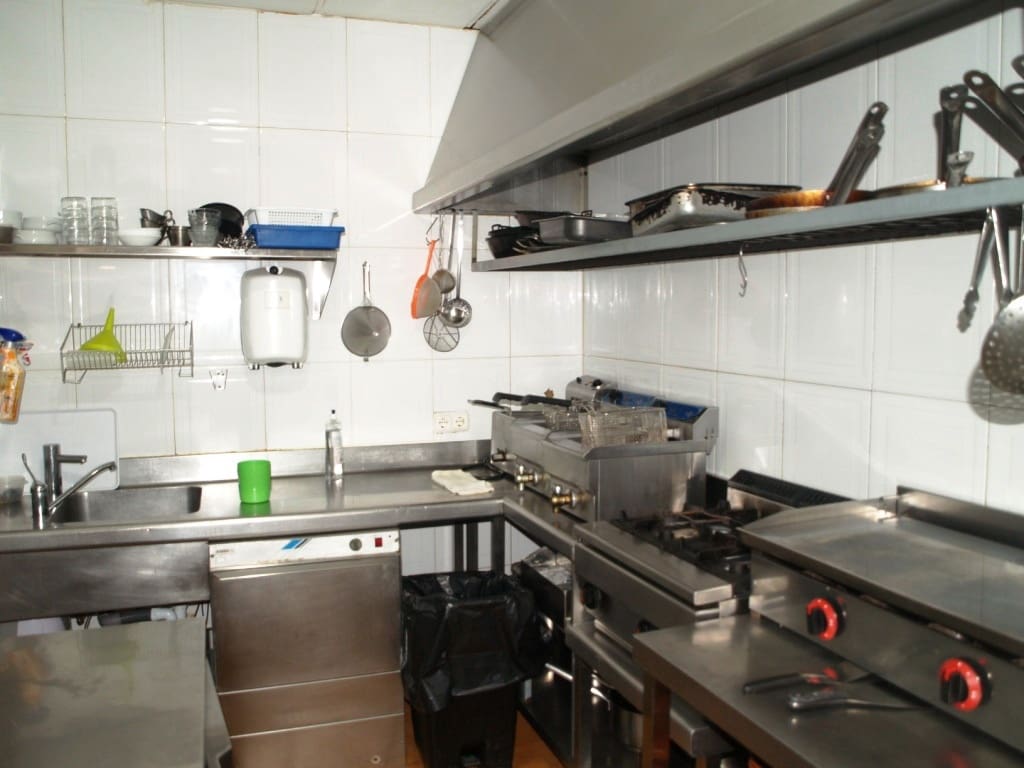 Restaurant/Bar for sale in Benalmadena - € 22,950 (Ref: 9428481)