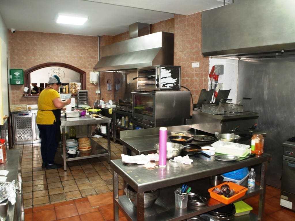 Restaurant/Bar for sale in Fuengirola - € 6,950 (Ref: 9428493)