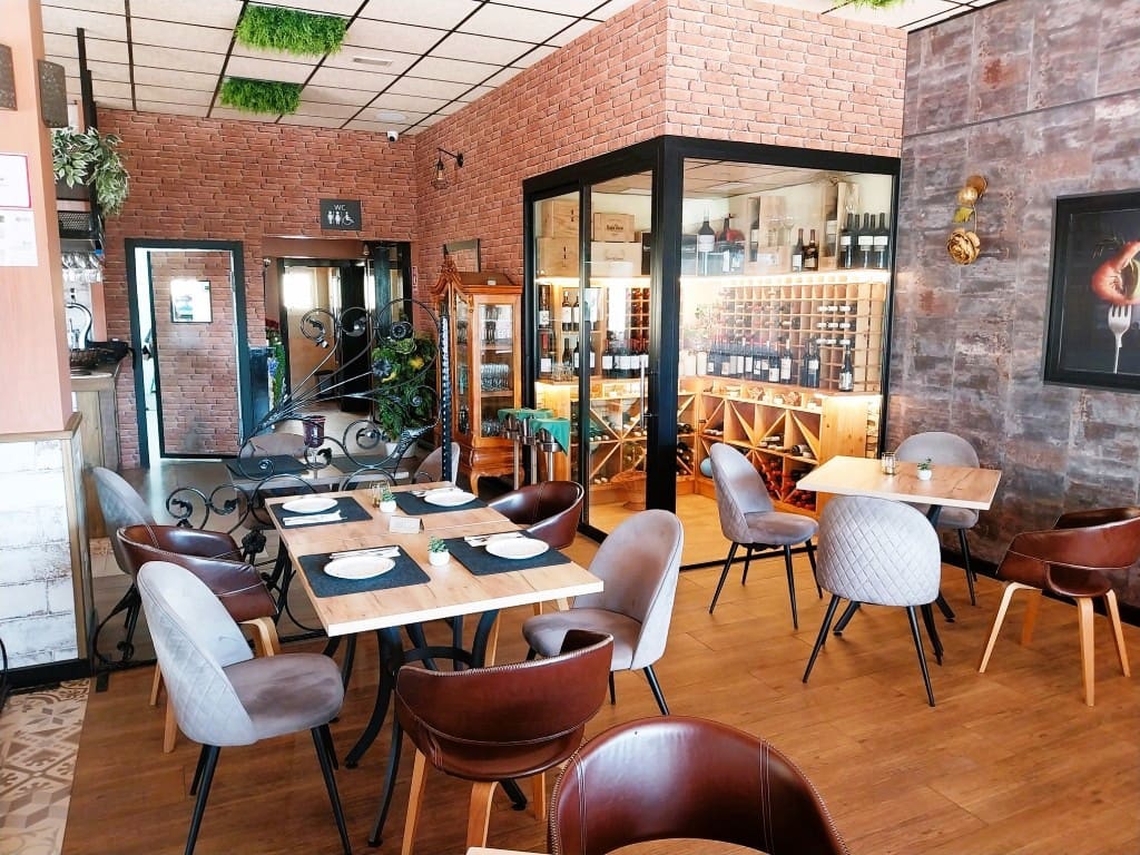 Restaurant/Bar for sale in Mijas Costa - € 2,000,000 (Ref: 9428494)