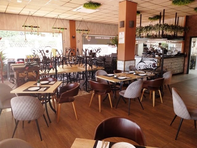 Restaurant/Bar for sale in Mijas Costa, Mijas - € 2,000,000 (Ref: 9428494)