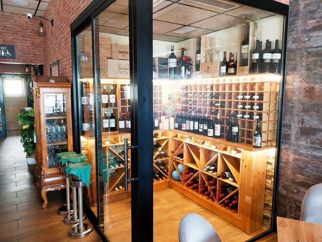 Restaurant/Bar for sale in Mijas Costa, Mijas - € 2,000,000 (Ref: 9428494)