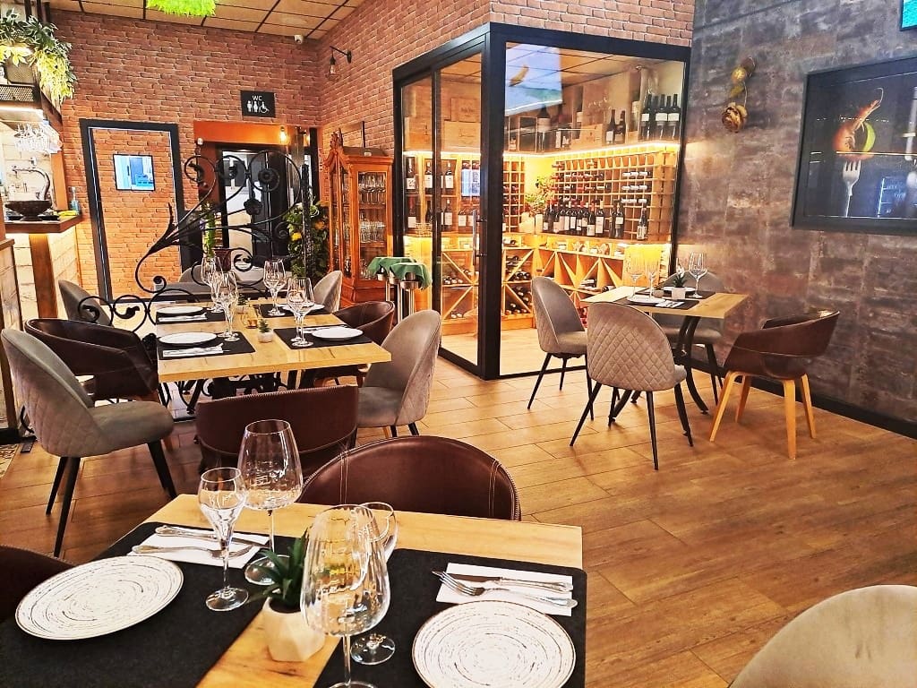 Restaurant/Bar for sale in Mijas Costa - € 2,000,000 (Ref: 9428494)