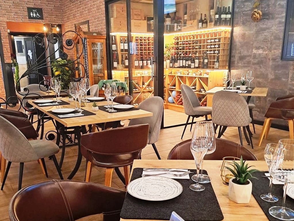 Restaurant/Bar for sale in Mijas Costa - € 2,000,000 (Ref: 9428494)