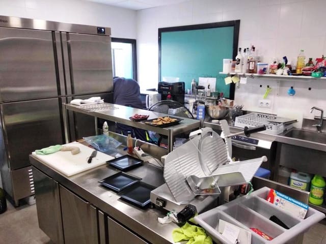 Restaurant/Bar for sale in Fuengirola - € 1,100,000 (Ref: 9428499)