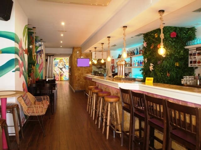 Restaurant/Bar for sale in Fuengirola - € 450,000 (Ref: 9428516)