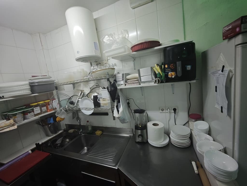 Restaurant/Bar for sale in Fuengirola - € 23,950 (Ref: 9487176)