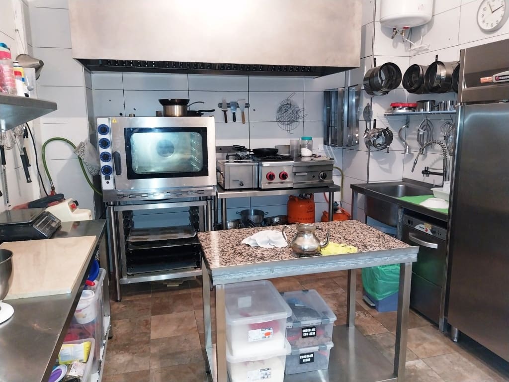 Restaurant/Bar for sale in Fuengirola - € 29,950 (Ref: 9487179)