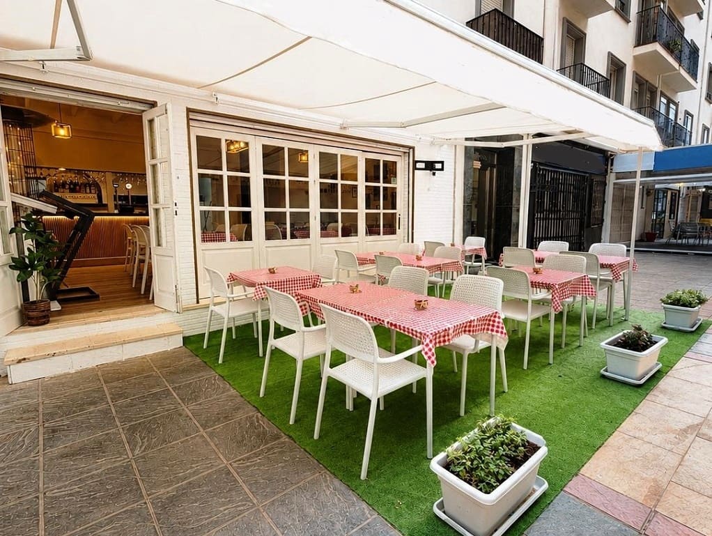 Restaurant/Bar til salgs i Fuengirola - € 74 950 (Ref: 9487183)